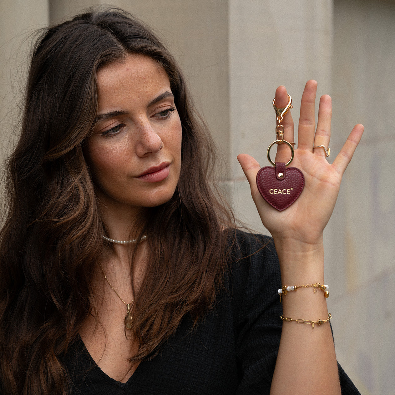 Veganer Cherry Red Herzanhänger – Stilvolles und charmantes Accessoire in Herzform, ideal als Schlüsselanhänger oder Taschenanhänger