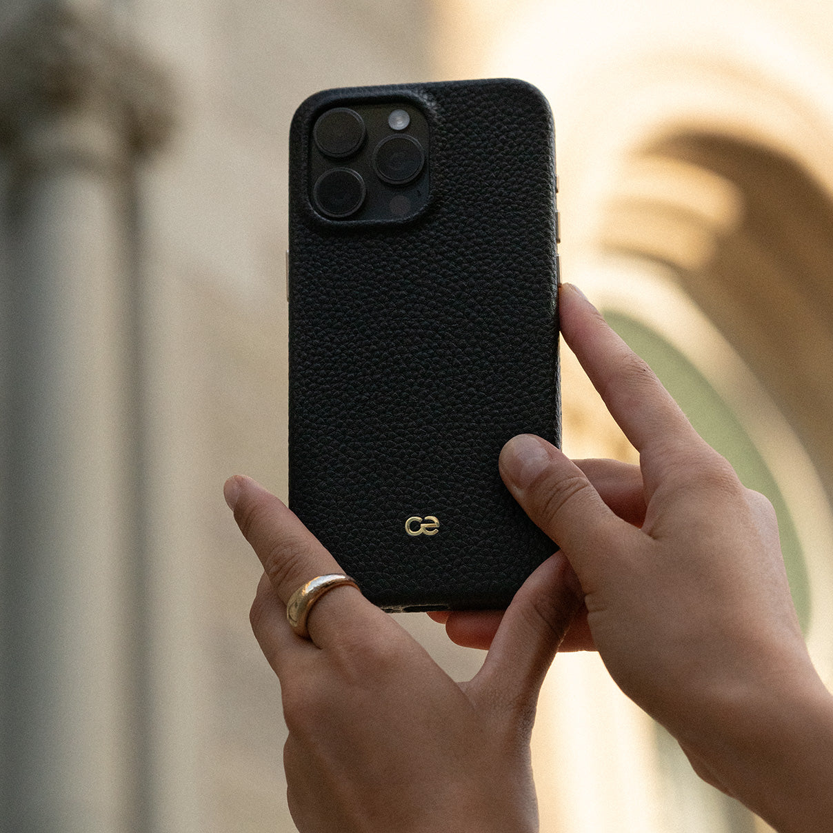 Veganes Schwarzes iPhone Case – Zeitloses und schützendes Handyhülle, ideal kombinierbar mit weiteren Produkten